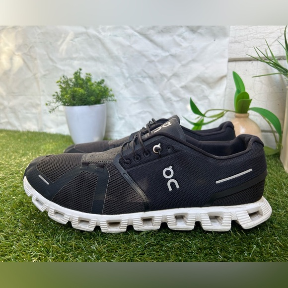 On Cloud 5 Sneakers in Black /white men size  12 gently used - Picture 7 of 16